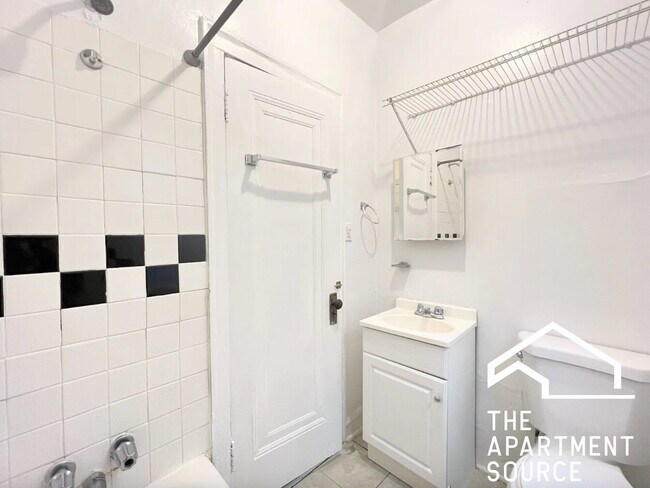 Foto del edificio - 2825 N Burling St