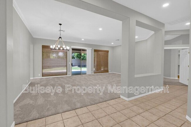 Foto del edificio - 1550 N Robin Ln