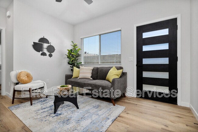Foto del edificio - 3315 Clairemont Mesa Blvd