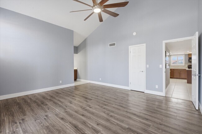 Foto del edificio - 7800 E Lincoln Dr