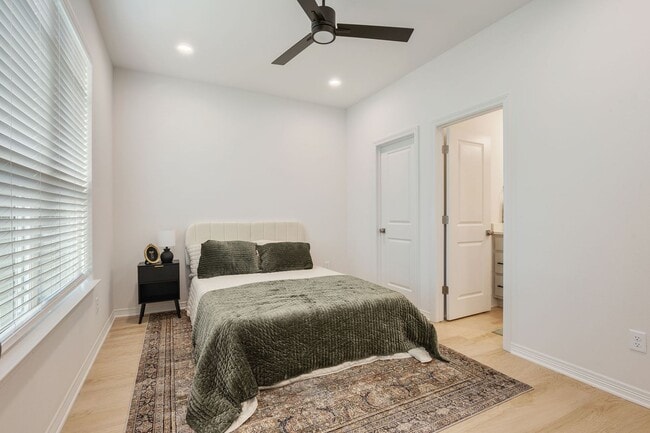 Foto del edificio - Brand New 6 Bed, 6.5 Bath, 3 Story Townhomes w/ Bonus Room & Balcony!