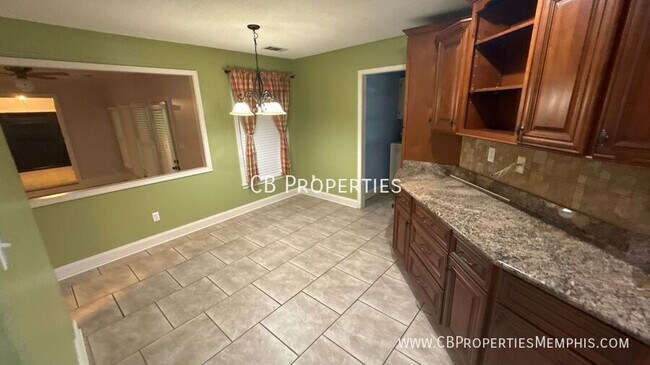 Foto del edificio - 983 Rolling Oaks Ln
