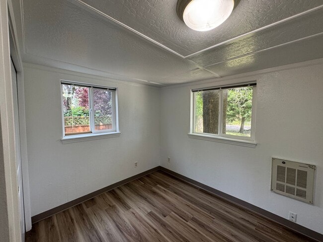 Building Photo - 3 Bedroom House off Coburg Road