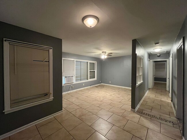 Foto del edificio - 2 bedroom 1 Bath Central City
