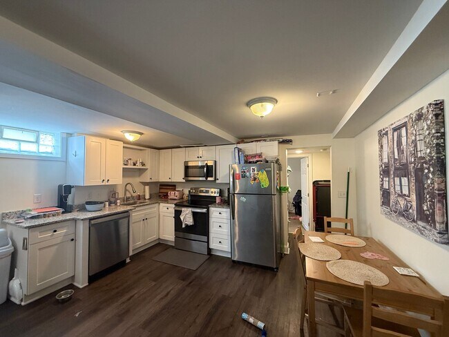 Building Photo - 250 6th Ave N