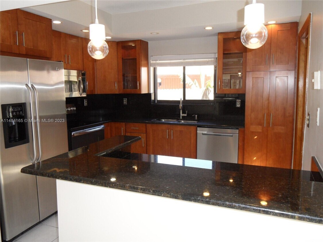 Foto principal - 3670 Farragut St