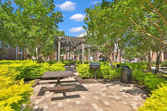 Outdoor Seating Area at Madison on the Meadow Apartments in Stafford, TX 77477 - Madison on the Meadow