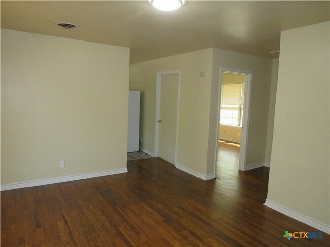 Building Photo - 502 McArthur Dr