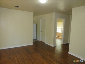 Building Photo - 502 McArthur Dr