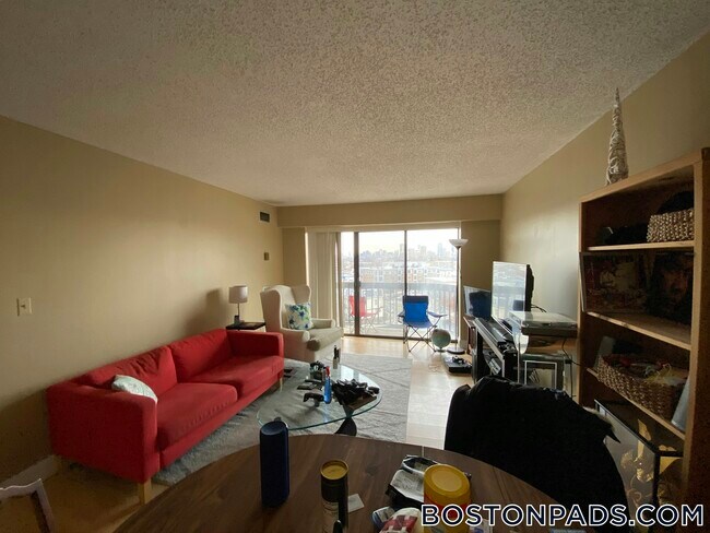 Foto del edificio - 15 N Beacon St