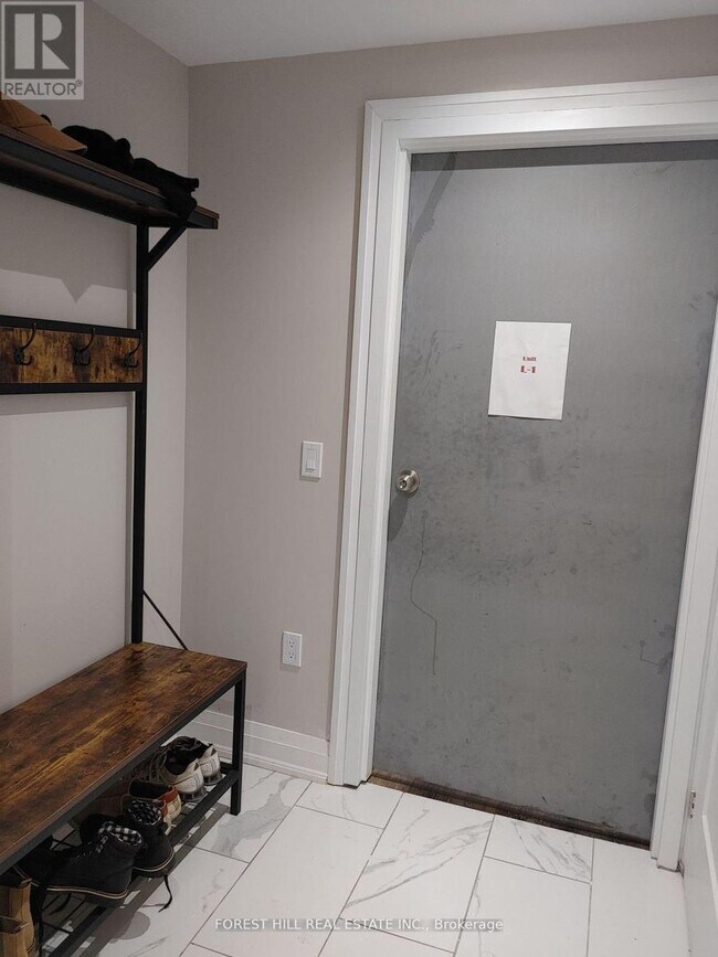 Photo du bâtiment - 181 North Service Rd E