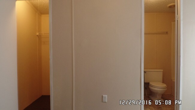 baño principal y vestidor - 3535 Roberts Ave