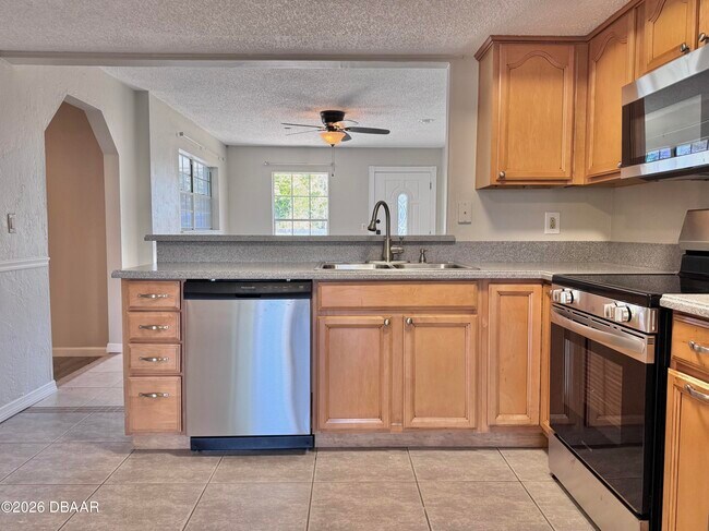 Foto del edificio - 1702 Carolina Ave