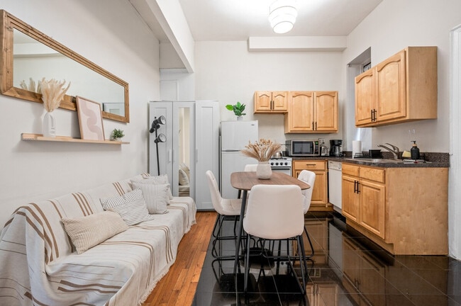 Building Photo - 459 W 46th St