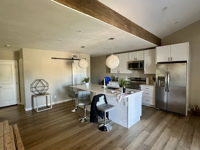 Foto del edificio - 2029 W Adams St