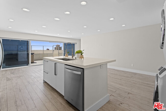 Foto del edificio - 6955 Trolleyway S