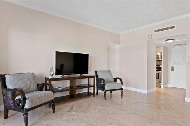 Building Photo - 880 Mandalay Ave