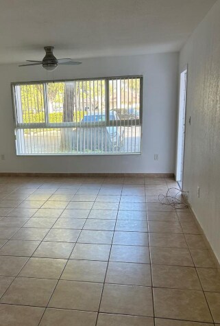 Foto del edificio - 7450 Miami Lakes Dr