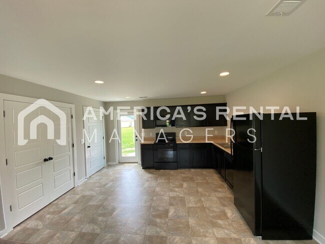 Foto del edificio - Home for Rent in Talladega, AL!!! Availabl...