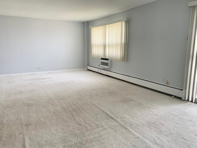 Foto del edificio - 9001 Golf Rd