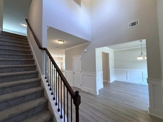 Foto del edificio - 80 Hawthorn Ln