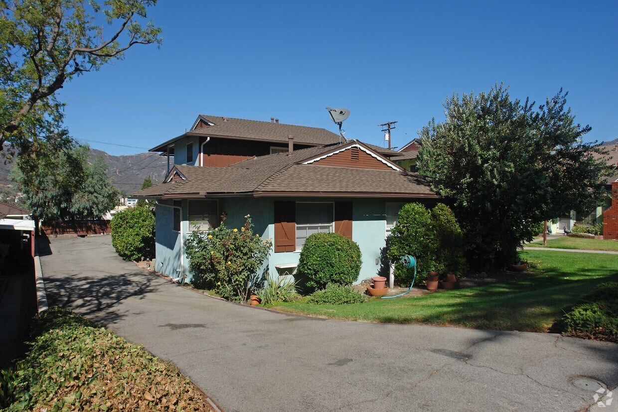 Building Photo - 3633 Valihi Way