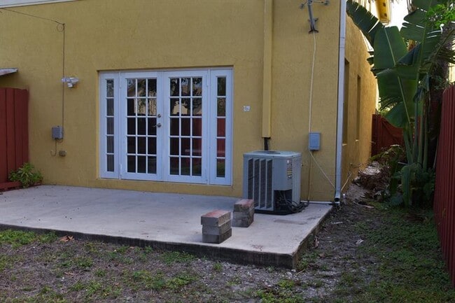 Building Photo - 1039 NW 7th Terrace