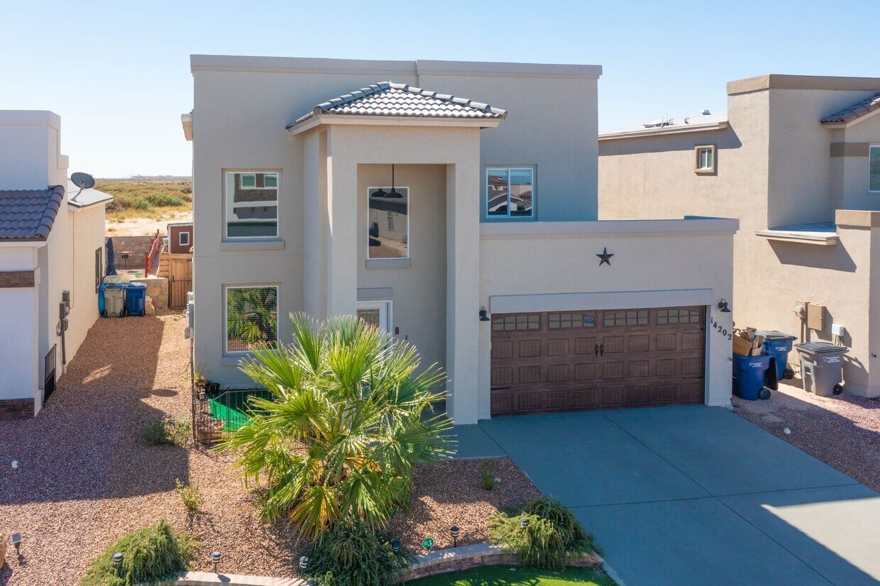 Foto principal - Beautiful East side House with 3 beds-2.5 ...