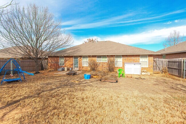 Foto del edificio - 916 Eagle Cliff Dr