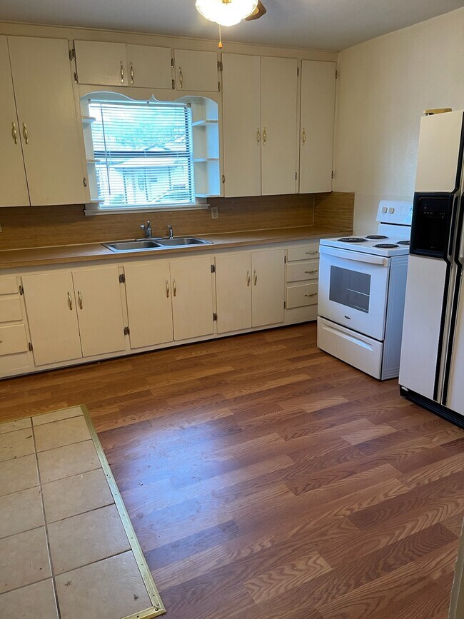 Cocina - 1602 Palm St