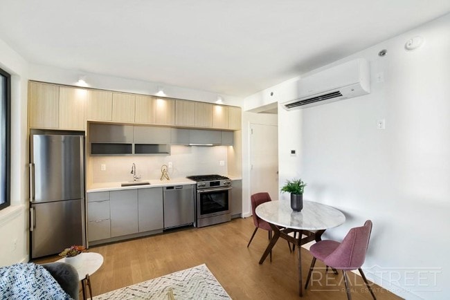 Building Photo - Waterfront Luxury 2 BED with Wrap arround ...