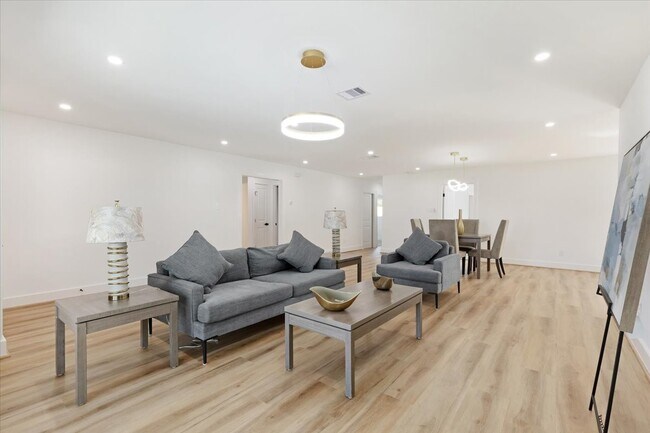 Foto del edificio - 9603 Emnora Ln