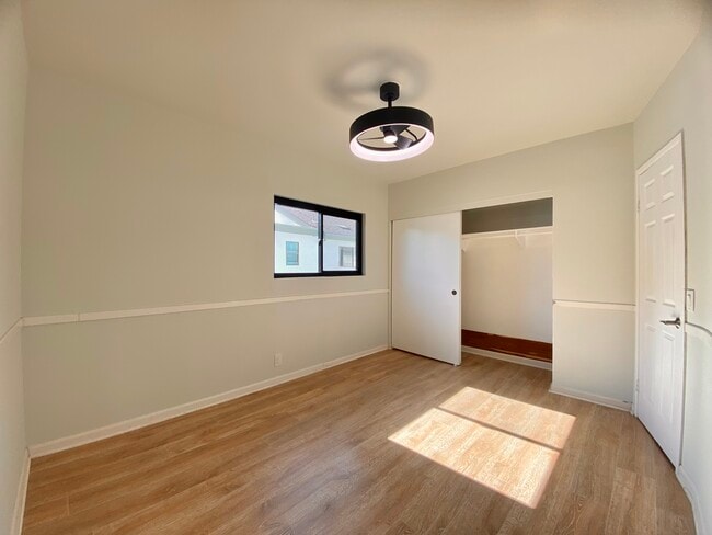 Building Photo - 8722 Villa La Jolla Dr