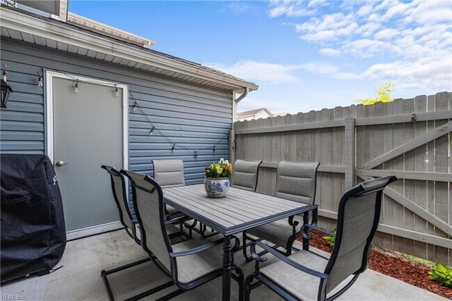Foto del edificio - 5124 Cora Anne Ln