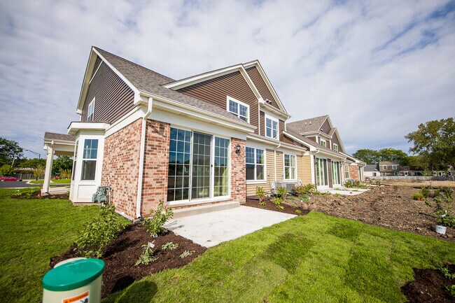 Building Photo - 744 Verandah Dr