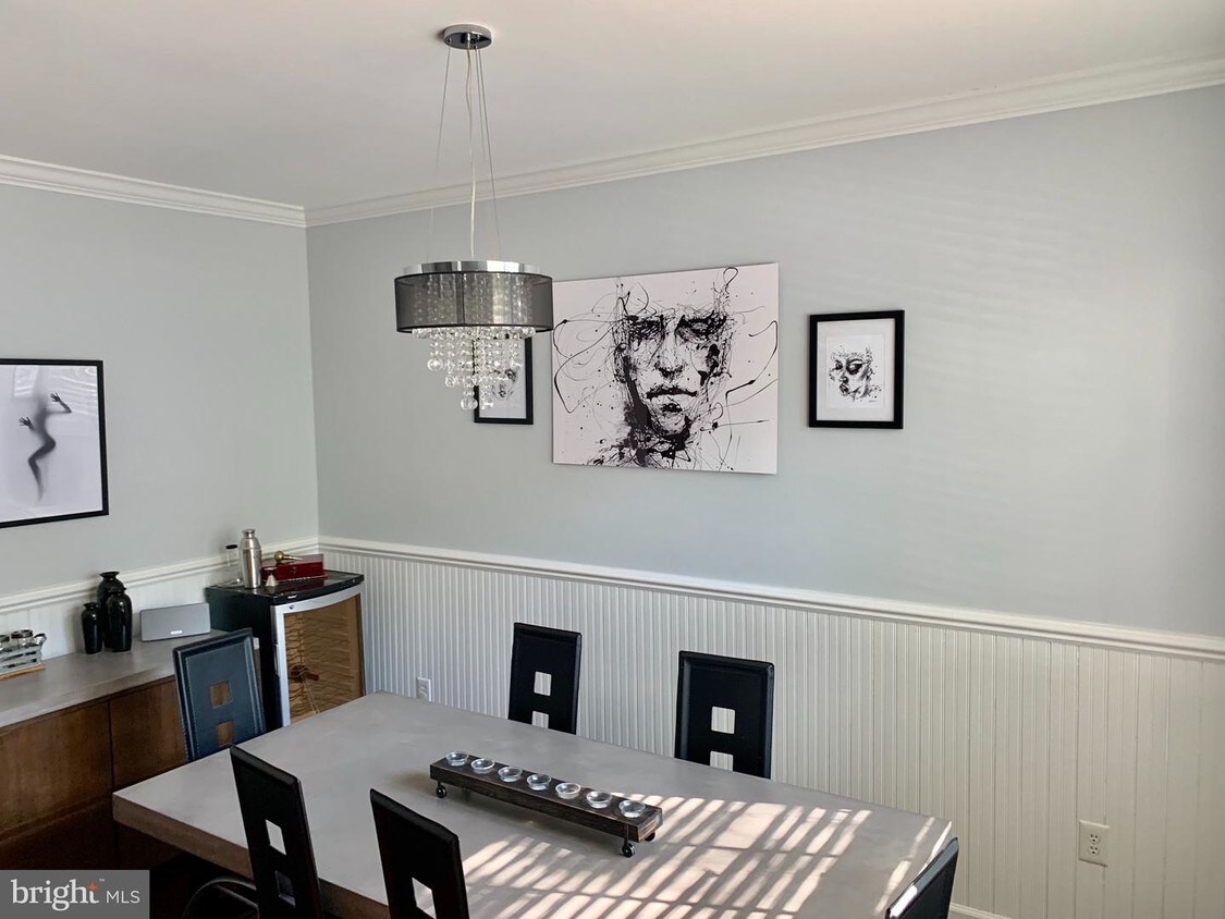Primary Photo - 8 Uxbridge Dr