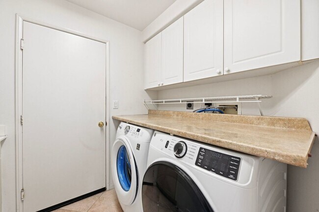 Foto del edificio - 5643 Willowmere Ln