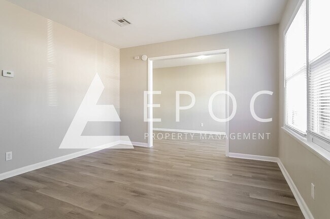 Foto del edificio - 328 W 47th Pl N