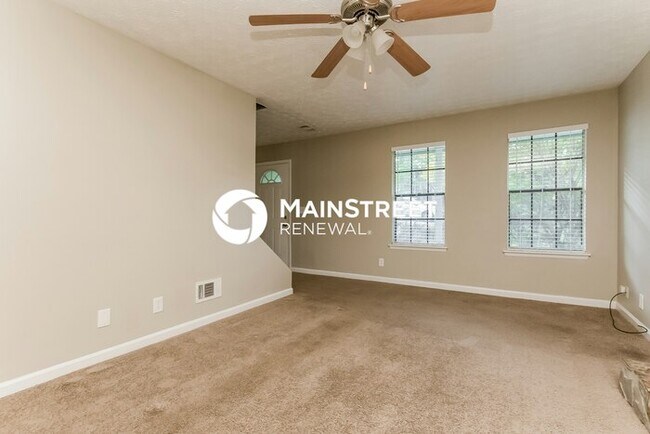 Foto del edificio - 3 Bedroom Pet-Friendly Home in Lithonia, GA with Main Street Renewal