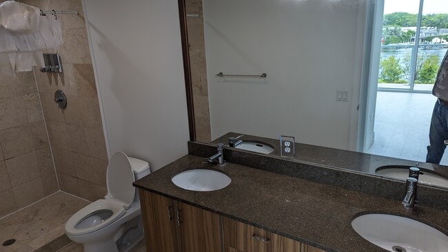 Foto del edificio - 6305 Indian Creek Dr