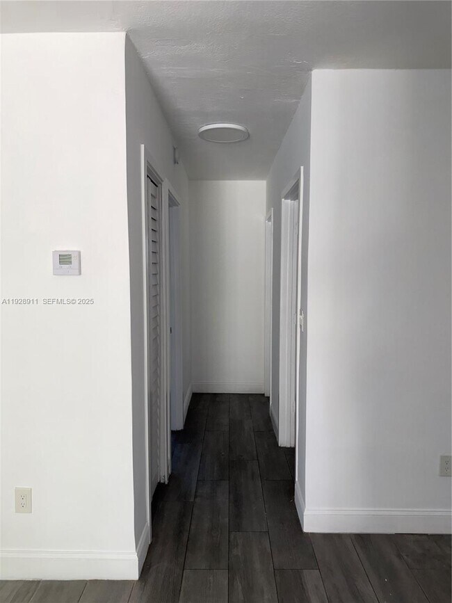 Foto del edificio - 1895 Venice Park Dr