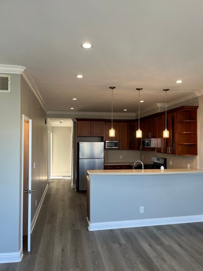 Building Photo - 337 Lakeview Ave