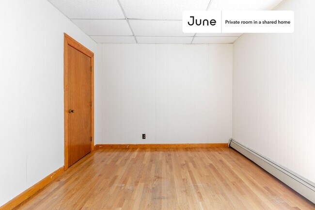 Foto del edificio - Room in Shared 5 bed/1 bath home