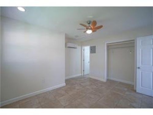Building Photo - 1009 NE 17th Ct