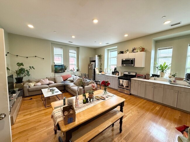 Foto del edificio - 409 Dudley St