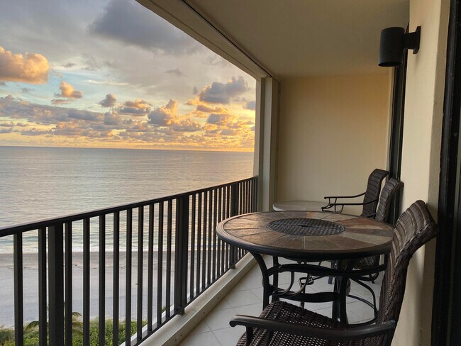 Foto del edificio - 300 Ocean Trail Way