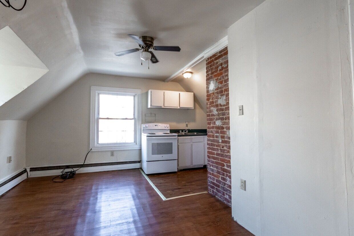 Primary Photo - 381 Forest Ave