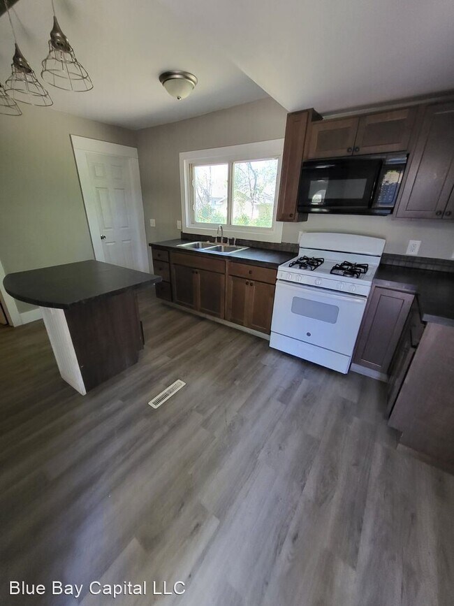 Building Photo - 3 br, 1 bath House - 372 Orchard Avenue