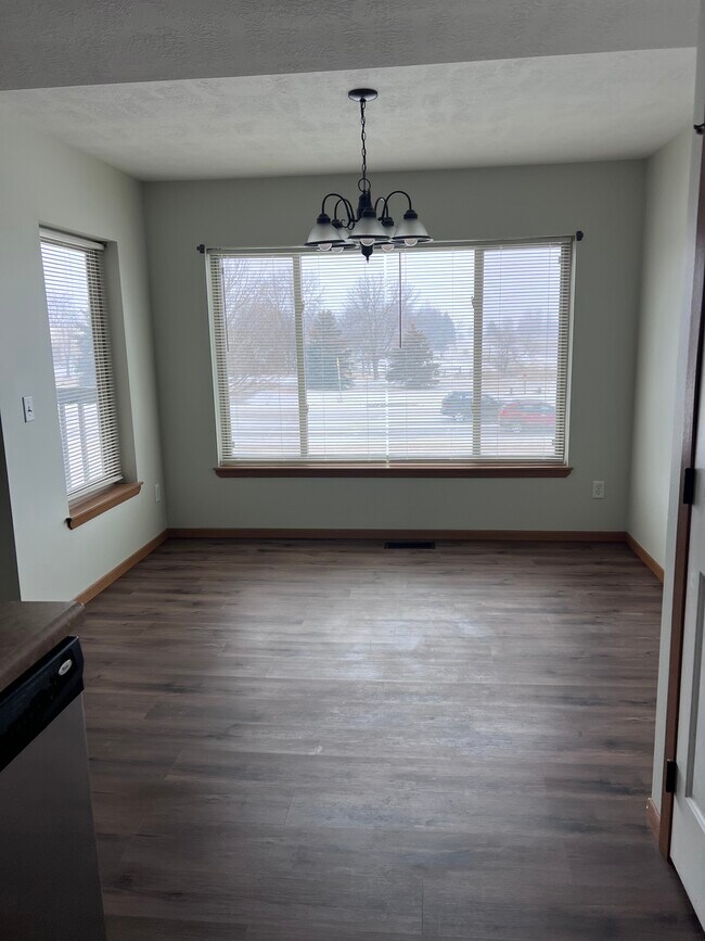 Building Photo - 4924 S Klein Ave