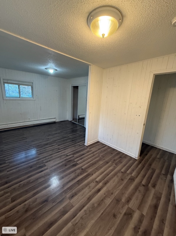 Building Photo - 715 Dewey Ave N